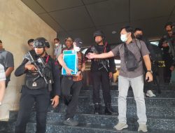 KPK Geledah Kantor Gubernur Riau, Mengamankan Sekda dan Kabag Protokol