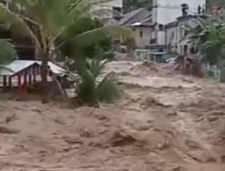 Kota Padang Sekitar Akibat Banjir Ribuan Warga Mengungsi   