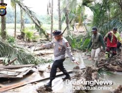 Sinergi Polda Riau dan Sumbar Buka Akses Jalan Terisolir Akibat Longsor di Agam
