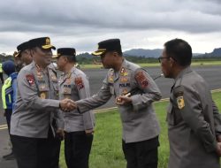 Wakapolri Beri Bantuan di Tapteng Secara Simbolis Kepada Bupati   