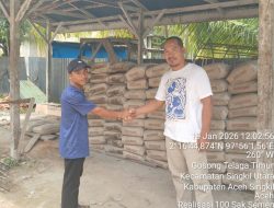 Sumbangan Seratus Sak Semen Diberikan Untuk Pembangunan Masjid Aceh Singkil