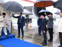 Kunjungan Kerja, Presiden Prabowo Disambut Wapres di Pangkalan TNI AU