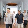 Kadiv Humas Polri Dijemput Wakapolda Riau di Bandara SSK II Pekanbaru