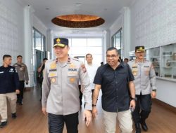 Kadiv Humas Polri Dijemput Wakapolda Riau di Bandara SSK II Pekanbaru