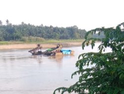 Rakit PETI Penuhi Sungai Indragiri Tanpa Takut, APH Minta Bertindak