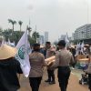 Polri Bagikan Makanan dan Minuman ke Massa Aksi Reforma Agraria