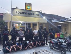 Brimob Gagalkan Aksi Tawuran di Sukatani Bekasi, 8 Remaja dan 3 Sajam Diamankan