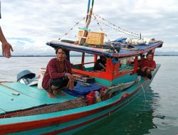 Hilang Kontak di Laut, Dua Nelayan Gosong Telaga Ditemukan Selamat