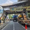 Polda Metro Jaya Evakuasi JPO Roboh Kapten Tendean