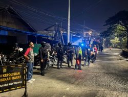 Brimob Polda Metro Jaya Patroli dan Tangani Kebakaran Bekasi
