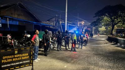 Brimob Polda Metro Jaya Patroli dan Tangani Kebakaran Bekasi