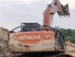 Alat Berat PETI Beroperasi Dekat Mapolsek Singingi Hilir, Kok Bisa,!