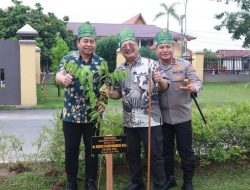 Komjen Chryshnanda Tanam Pohon, Dukung Green Policing Riau