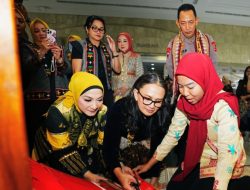 Kapolri dan Ketua Umum Bhayangkari Tinjau Bazar Kreasi