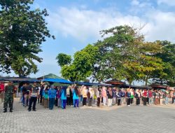 Warga Bersama Muspida Gotong Royong Siapkan Arena Pacu Jalur di Kuantan Hilir