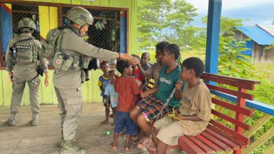 Patroli Humanis Satgas Damai Cartenz Hangatkan Kenyam