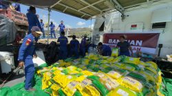 Polri Distribusikan Bantuan Logistik Kapolri ke Korban Gempa Flores — KM BIMA-7014 dan KP Pulau Padar Angkut Ribuan Paket Sembako