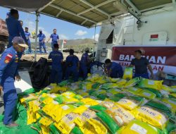 Polri Distribusikan Bantuan Logistik Kapolri ke Korban Gempa Flores — KM BIMA-7014 dan KP Pulau Padar Angkut Ribuan Paket Sembako