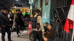 Cegah Tawuran, Brimob Polda Metro Jaya Amankan 2 Pemuda di Lubang Buaya — Celurit, 3 Motor & HP Disita