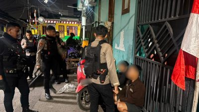 Cegah Tawuran, Brimob Polda Metro Jaya Amankan 2 Pemuda di Lubang Buaya — Celurit, 3 Motor & HP Disita