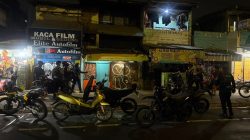 Patroli Gabungan Brimob Polda Metro Jaya di Jaktim, 5 Pemuda Diduga Bawa Tembakau Sintetis Diamankan