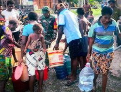 Musim Kemarau, Koramil Mapurujaya Salurkan Bantuan Air Bersih ke Kampung Mwuare