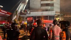 Kebakaran Gedung Bapenda DKI Jakarta, Sat Brimob Polda Metro Jaya Bergerak Cepat Bantu Pemadaman dan Pengamanan