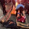 Sigap Bantu Korban, Brimob Polda Metro Jaya Evakuasi Pengendara Motor yang Tabrak Bus di Bekasi