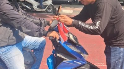 Semarakkan HUT ke-81 Kemerdekaan RI, Komunitas Motor Insieme Bagikan dan Pasang Langsung Bendera Merah Putih di Medan