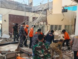 Tangani Dampak Gempa M 7,7 NTT, TNI Kerahkan Personel, Pesawat Hercules dan KRI Bantu Evakuasi serta Distribusi Bantuan
