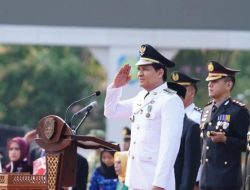 Jadi Inspektur Upacara HUT ke-81 RI, Bupati Lucky Hakim Ajak Masyarakat Isi Kemerdekaan dengan Kerja Nyata — Paparkan Sejumlah Capaian Pemkab Indramayu