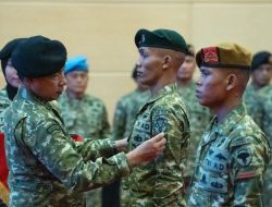 Aksi Heroik di Masjid Baiturrahman, Panglima TNI Anugerahkan Kenaikan Pangkat Luar Biasa kepada Dua Prajurit