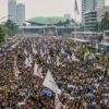 Polwan & Personel Polda Metro Jaya Sapa Pejuang Aspirasi di DPR, Bagikan Makanan sebagai Wujud Pendekatan Humanis