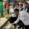 Satgas Pangan Polda Metro Jaya Cek Harga & Stok Beras di Ciracas, Masih Sesuai HET