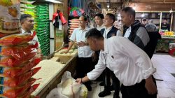 Satgas Pangan Polda Metro Jaya Cek Harga & Stok Beras di Ciracas, Masih Sesuai HET