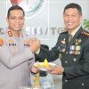 Tumpeng & Lagu Selamat Ulang Tahun! Polres Tangerang Kota Datang Beri Kejutan HUT TNI ke-81 di Kodim 0506