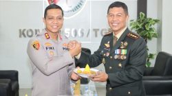 Tumpeng & Lagu Selamat Ulang Tahun! Polres Tangerang Kota Datang Beri Kejutan HUT TNI ke-81 di Kodim 0506